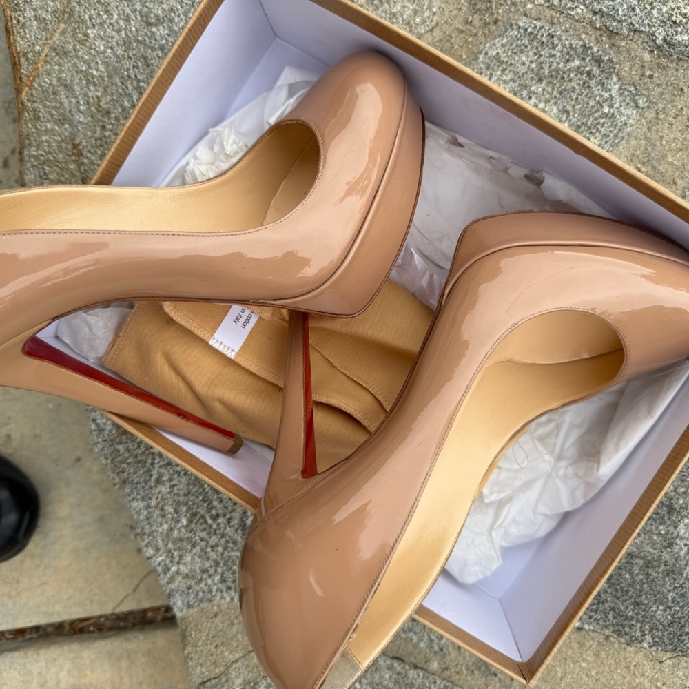 Chic Beige Patent Leather Heels